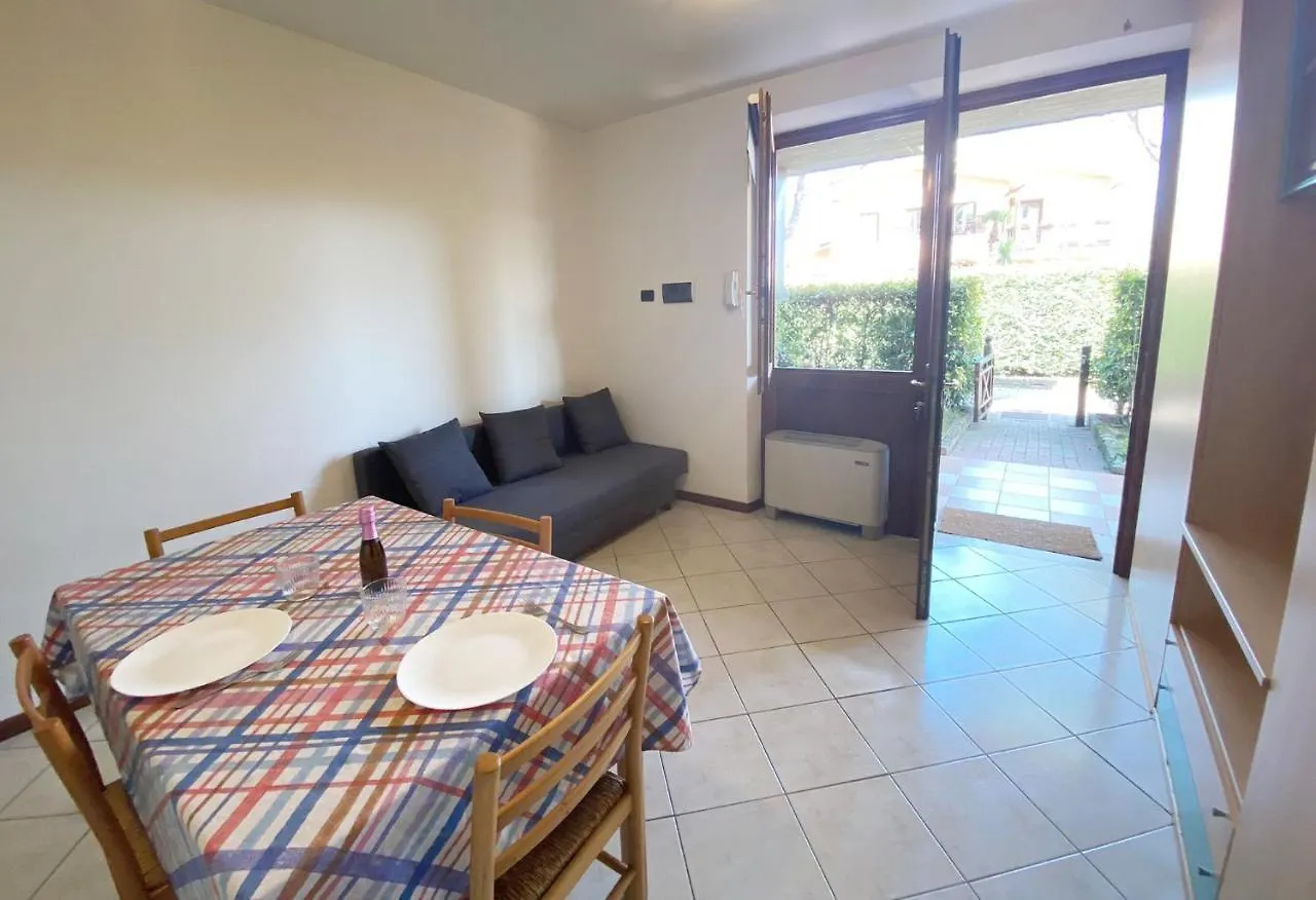Apartment With Private Garden - Green Residence Desenzano del Garda Italia