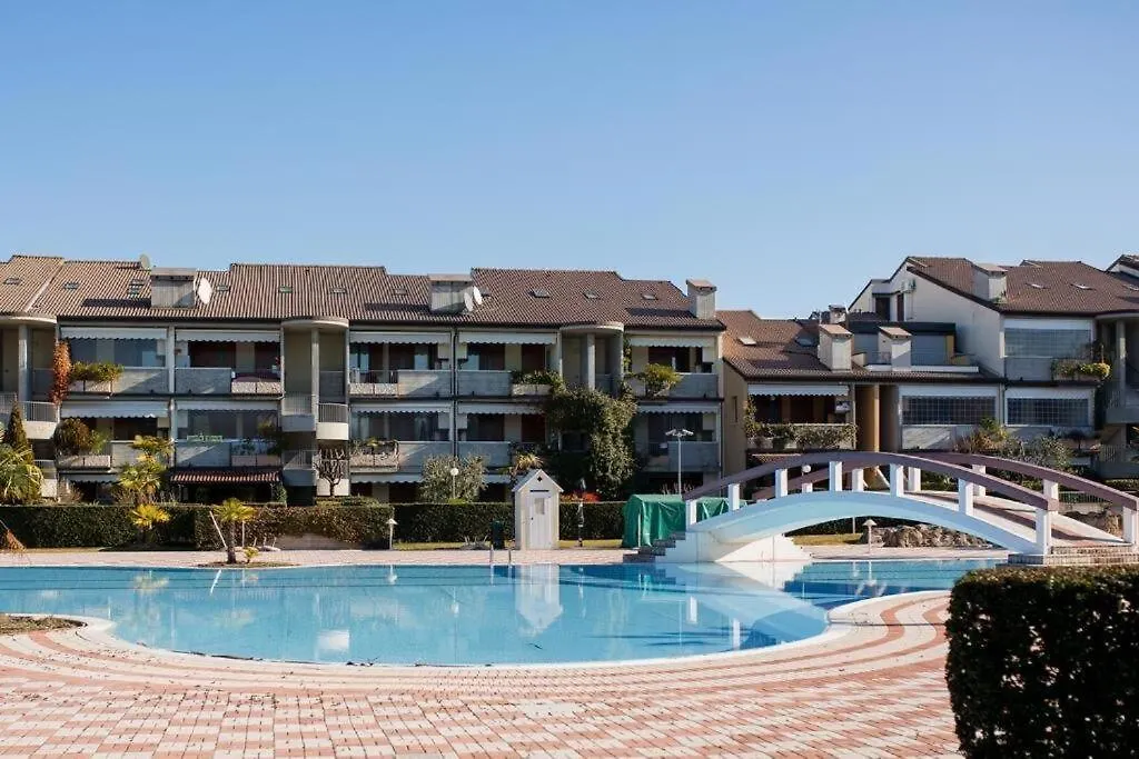 Apartment With Private Garden - Green Residence Desenzano del Garda 0*,
