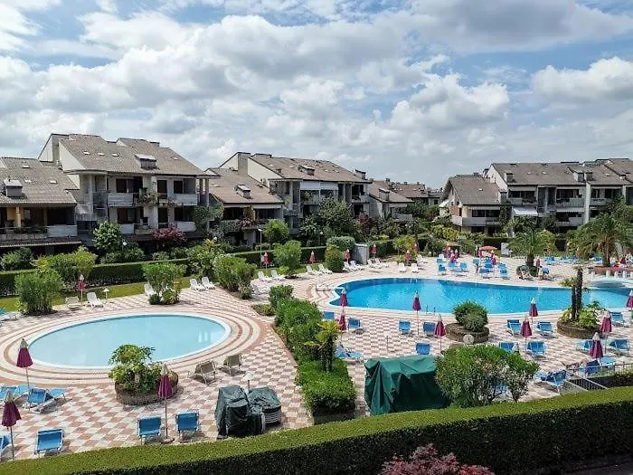 Apartment With Private Garden - Green Residence Desenzano del Garda 0*,