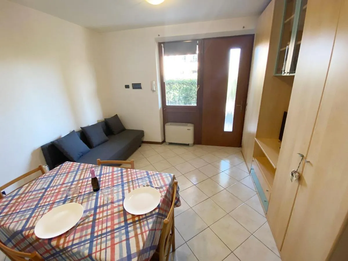 Apartment With Private Garden - Green Residence Desenzano del Garda 0*,  Italia