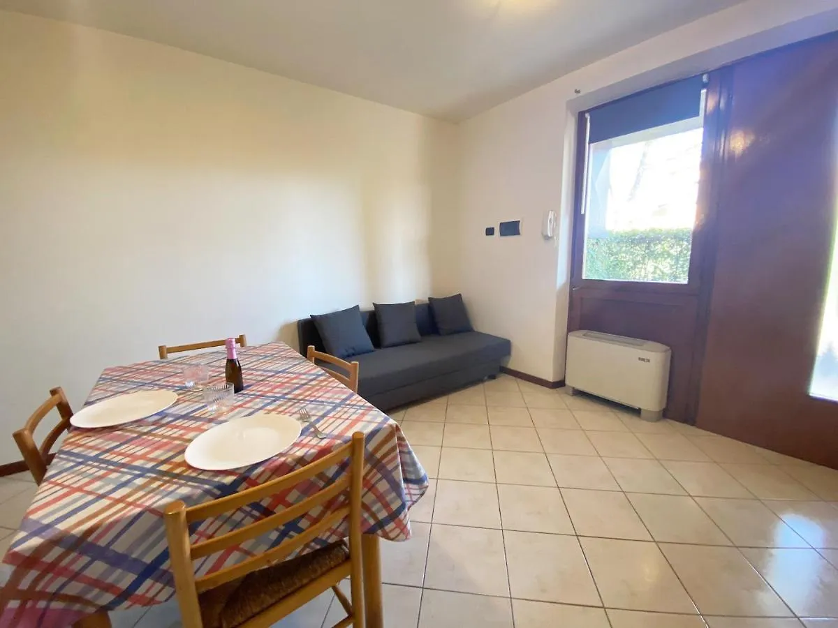 Apartment With Private Garden - Green Residence Desenzano del Garda Italy