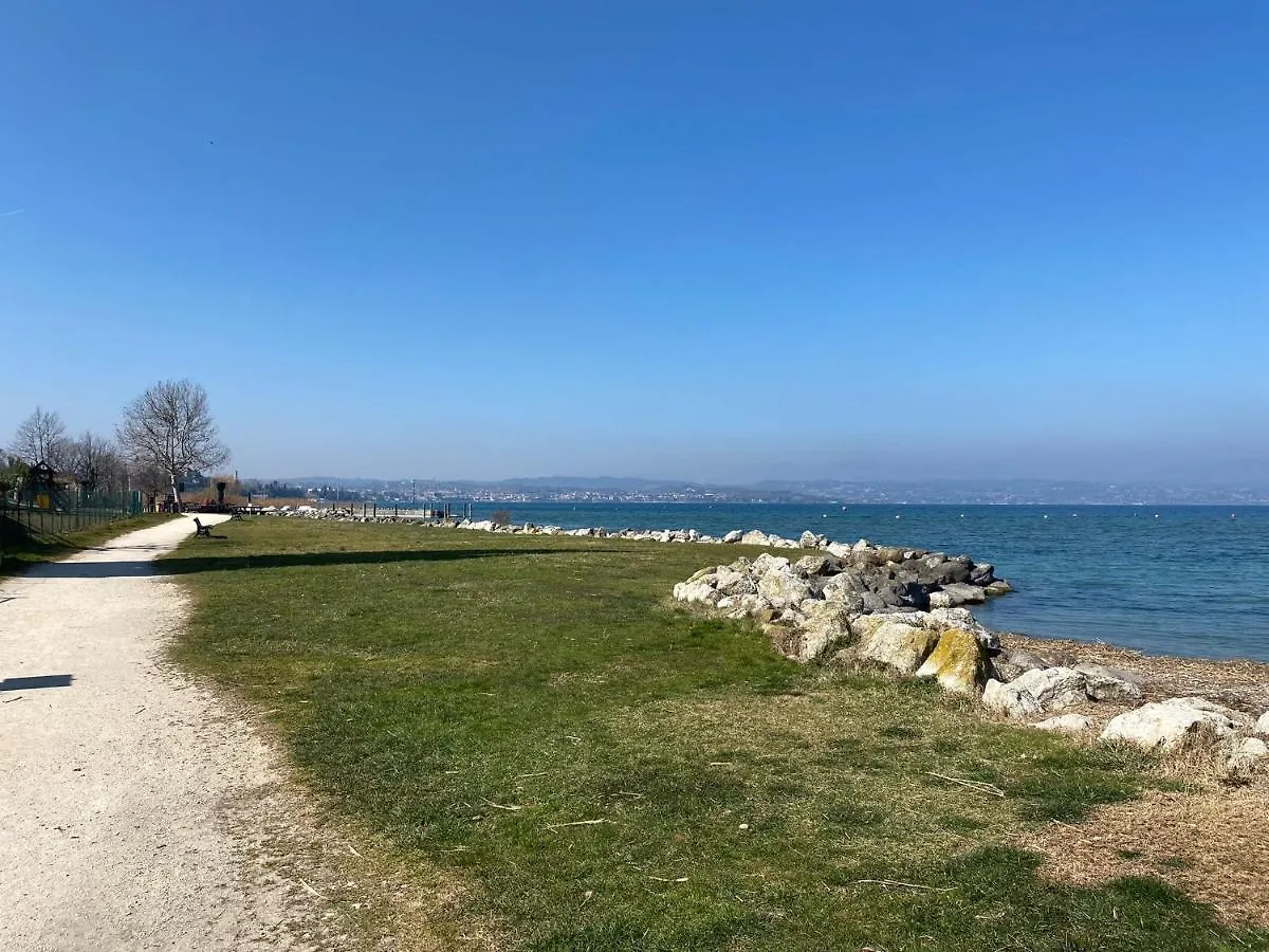 Apartment With Private Garden - Green Residence Desenzano del Garda Italy